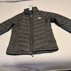 Women’s (M) North Face light Puffer